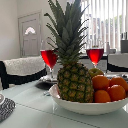 Cosy Cheerful 2 Bedrooms Near Piccadilly, Etihad Stadium Sleeps Up To 5 Manchester Exterior foto