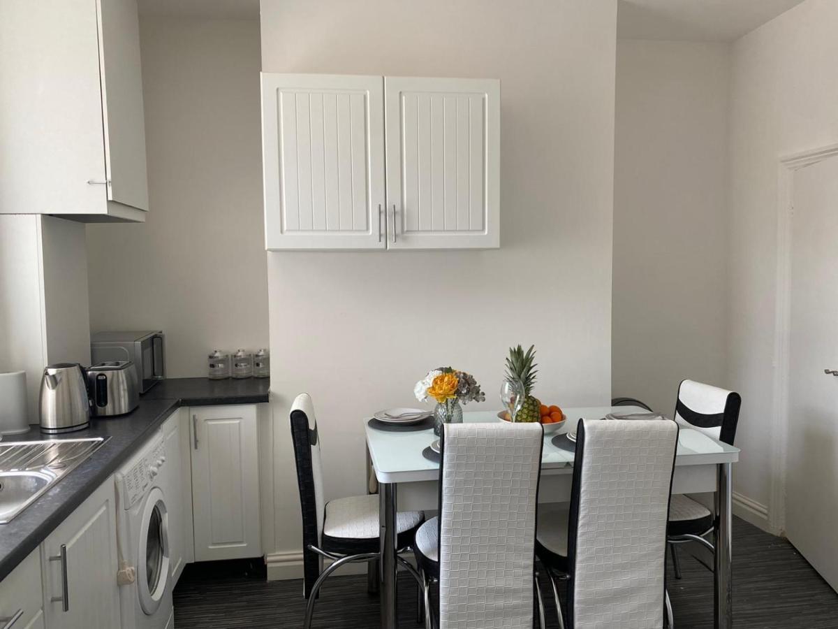 Cosy Cheerful 2 Bedrooms Near Piccadilly, Etihad Stadium Sleeps Up To 5 Manchester Exterior foto