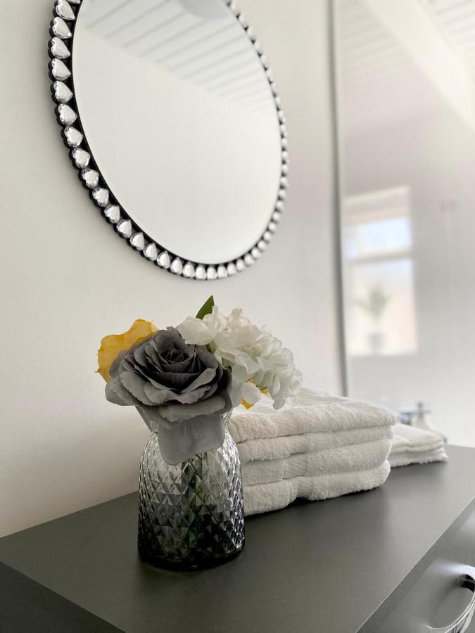 Cosy Cheerful 2 Bedrooms Near Piccadilly, Etihad Stadium Sleeps Up To 5 Manchester Exterior foto