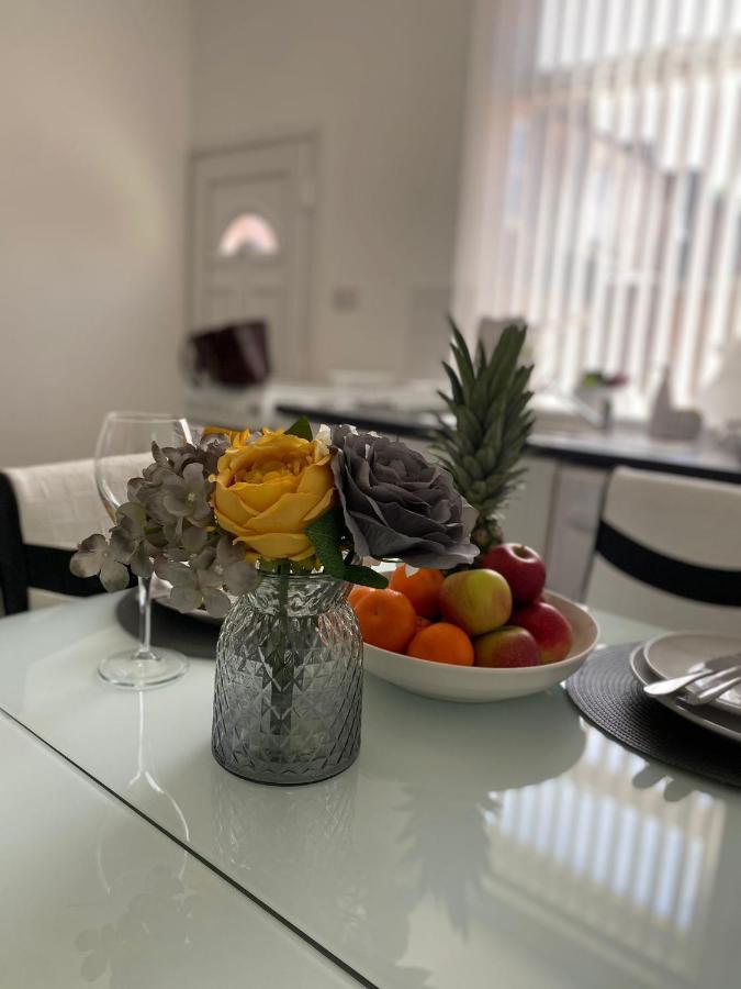 Cosy Cheerful 2 Bedrooms Near Piccadilly, Etihad Stadium Sleeps Up To 5 Manchester Exterior foto