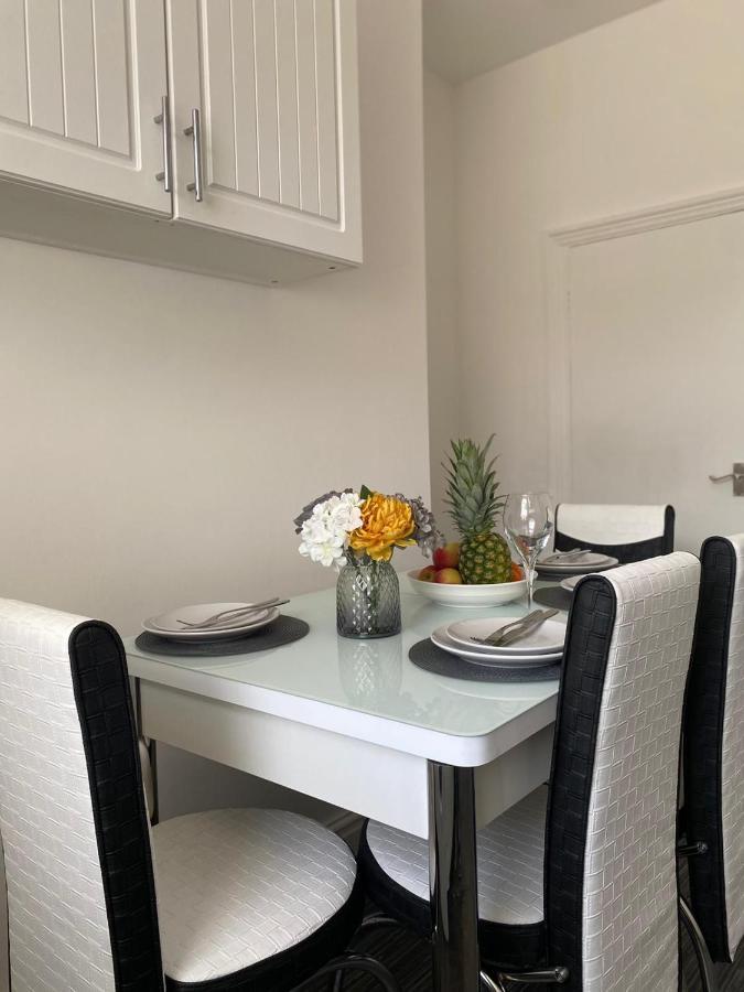 Cosy Cheerful 2 Bedrooms Near Piccadilly, Etihad Stadium Sleeps Up To 5 Manchester Exterior foto