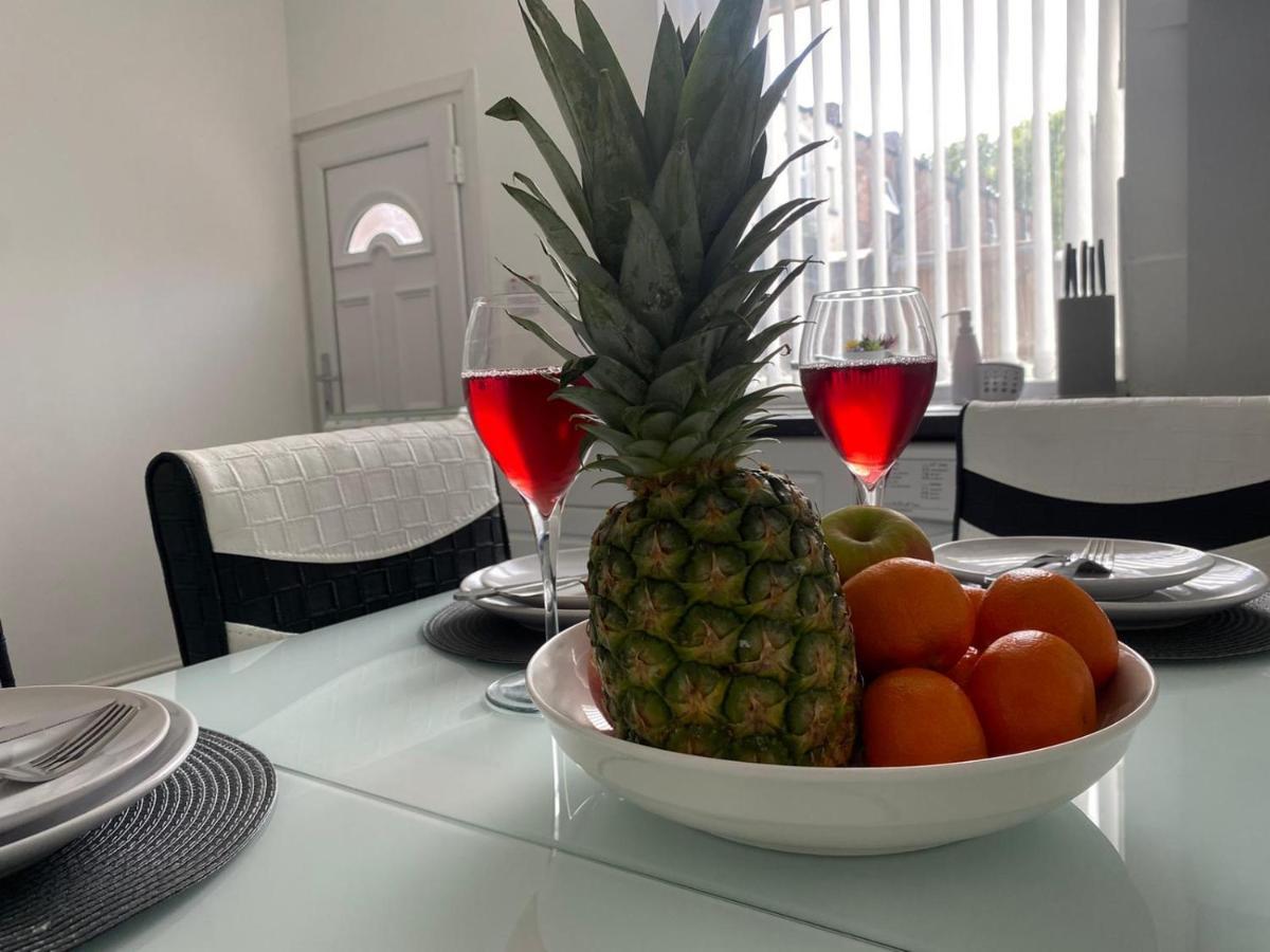 Cosy Cheerful 2 Bedrooms Near Piccadilly, Etihad Stadium Sleeps Up To 5 Manchester Exterior foto